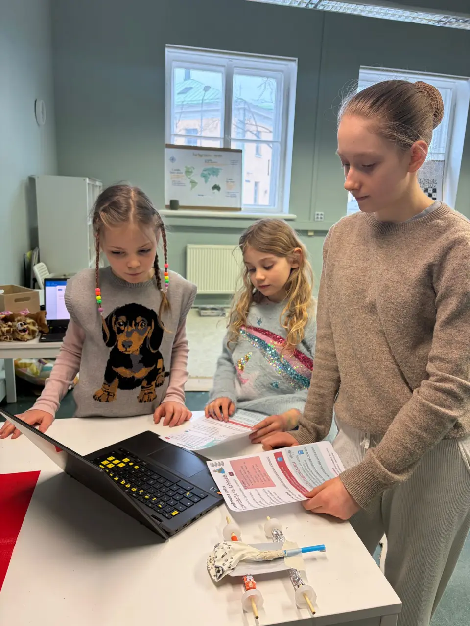 Learners working on a quest together